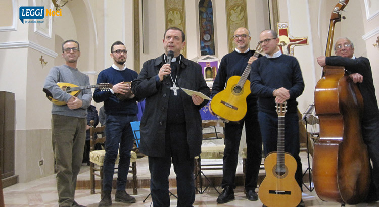 “Noci mia”, il saluto in musica de Gli Amici del Plettro a Mons. Intini