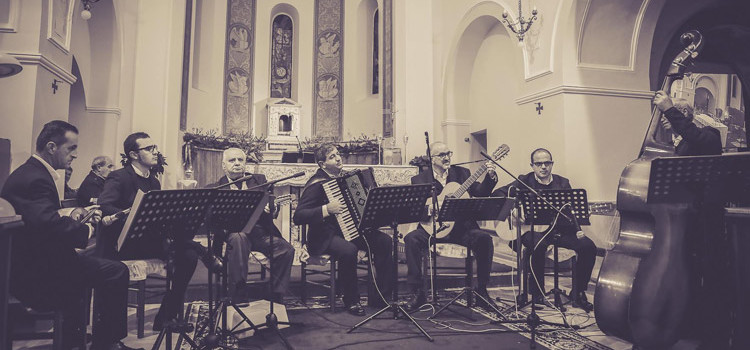 Gli Amici del Plettro: omaggio musicale a Mons. Giovanni Intini Gli Amici del Plettro: omaggio musicale a Mons. Giovanni Intini