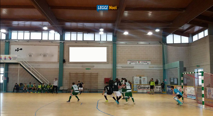 Noci Calcio A 5 rimonta e si aggiudica il derby Noci Calcio A 5 rimonta e si aggiudica il derby