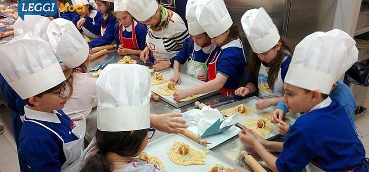 U sorge ‘mbise, gli alunni della Cappuccini alla scoperta delle tradizioni pasquali