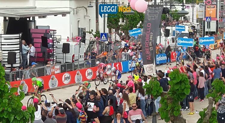 7^ tappa del 100° Giro d’Italia: la vittoria di Ewan tra i trulli in rosa