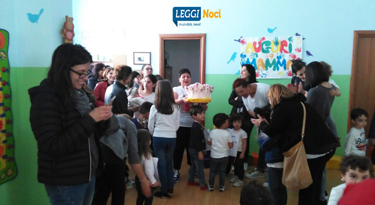 Festa in ludoteca: i bambini omaggiano le mamme Festa in ludoteca: i bambini omaggiano le mamme