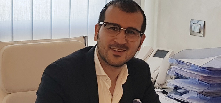 Conforti: ci sono dietro gruppi politici?