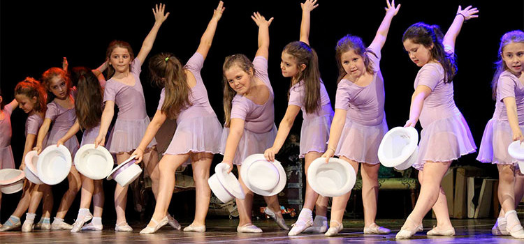 “La soffitta dei ricordi”, la Ballet School ripercorre la musica del ‘900