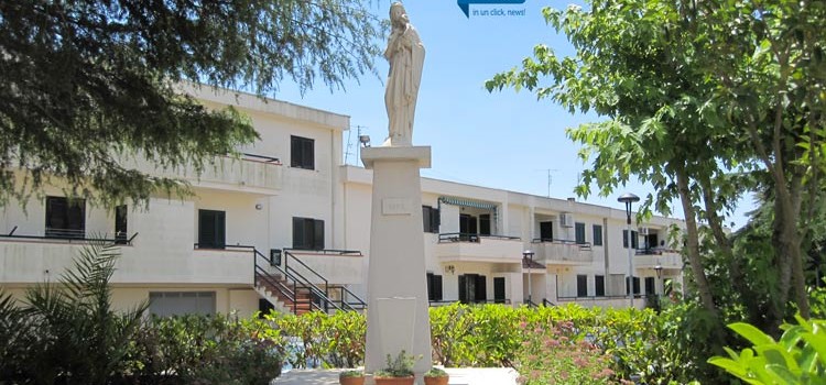 In preghiera per la Madonna delle Grazie