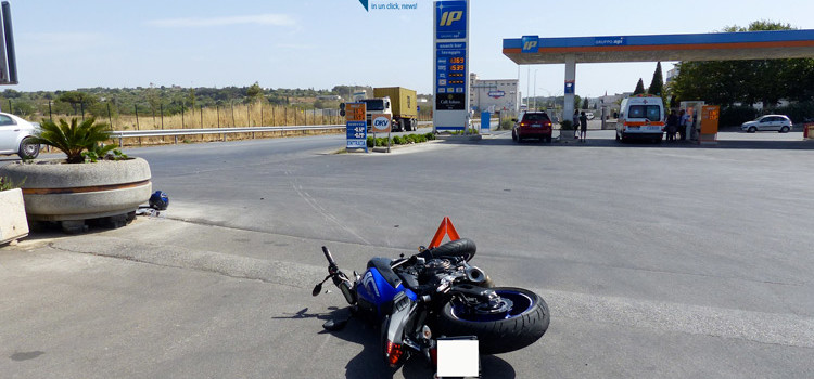 Impatto alle porte di Putignano, coinvolto centauro nocese Impatto alle porte di Putignano, coinvolto centauro nocese