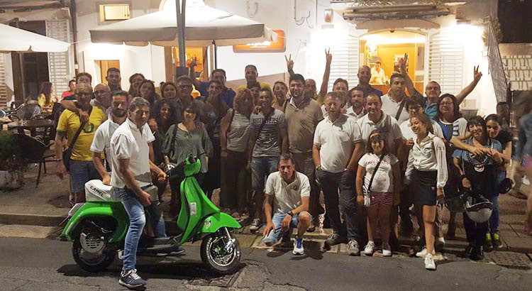 40 Vespa invadono Piazza Garibaldi