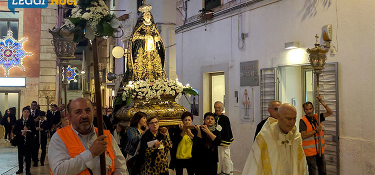 La banda cittadina e Brando Rossi omaggiano l’Addolorata tra musica e comicità La banda cittadina e Brando Rossi omaggiano l’Addolorata tra musica e comicità