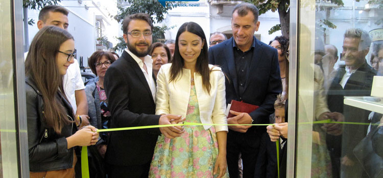 Apre a Noci Casarulo Infissi Apre a Noci Casarulo Infissi