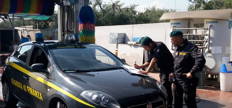 Controlli agli autolavaggi, denunziati 14 soggetti a Bari e provincia Controlli agli autolavaggi, denunziati 14 soggetti a Bari e provincia