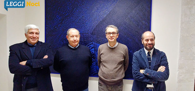 Carlo Vicenti dona un’opera della serie “Correnti” alla Biblioteca di Noci Carlo Vicenti dona un’opera della serie “Correnti” alla Biblioteca di Noci