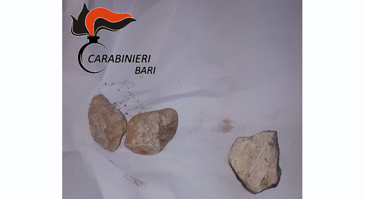 Lanciano sassi dal cavalcavia della SS100, arrestati due giovanissimi Lanciano sassi dal cavalcavia della SS100, arrestati due giovanissimi