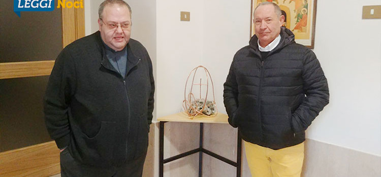 “Cristo Re dell’Universo”, Vicenti dona scultura alla parrocchia Ss Nome di Gesù