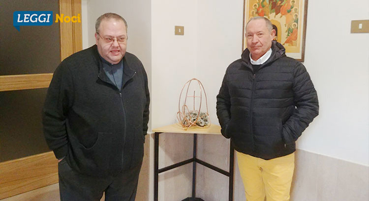 “Cristo Re dell’Universo”, Vicenti dona scultura alla parrocchia Ss Nome di Gesù