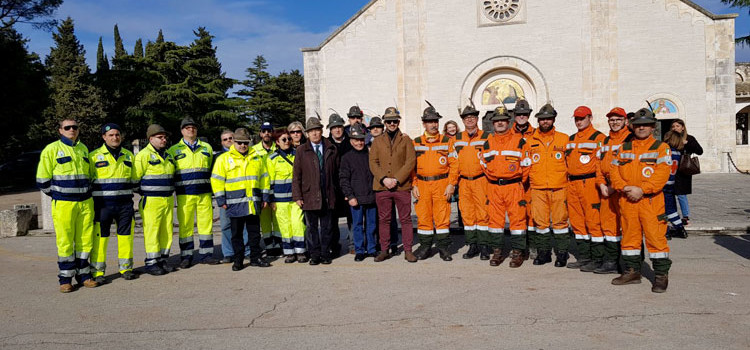Arrivano nuovi automezzi, festa ANA in abbazia