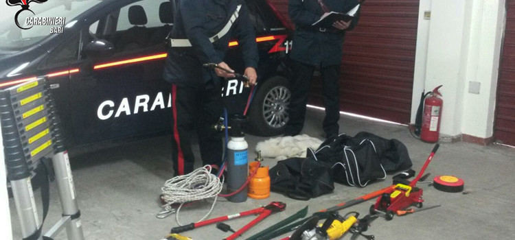 Reati contro il patrimonio: Carabinieri recuperano attrezzi di una banda di ladri Reati contro il patrimonio: Carabinieri recuperano attrezzi di una banda di ladri