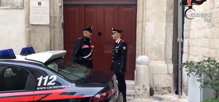 Ruba all’interno di un supermercato ma viene bloccato da cittadino nigeriano, arrestato Ruba all’interno di un supermercato ma viene bloccato da cittadino nigeriano, arrestato