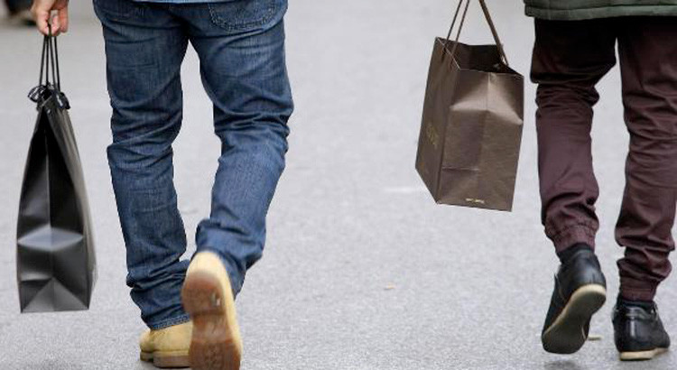 Saldi: ottimismo di Confcommercio. Shopper biodegradabili a 2 cent Saldi: ottimismo di Confcommercio. Shopper biodegradabili a 2 cent