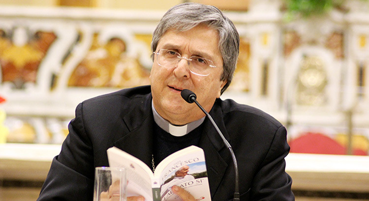 Incontri in libreria: “Spiritualità e Politica” con Mons. Savino Incontri in libreria: “Spiritualità e Politica” con Mons. Savino