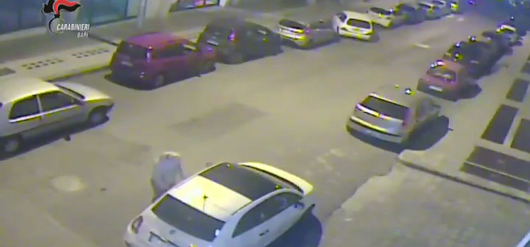 Tentano il furto di una utilitaria, arrestate tre persone