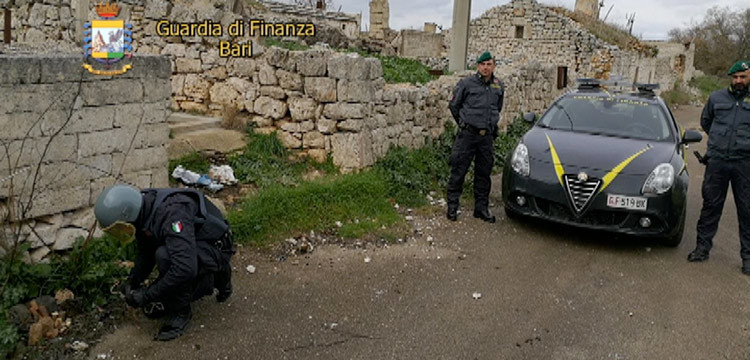 Acquaviva delle Fonti: finanzieri scoprono 2kg di tritolo Acquaviva delle Fonti: finanzieri scoprono 2kg di tritolo