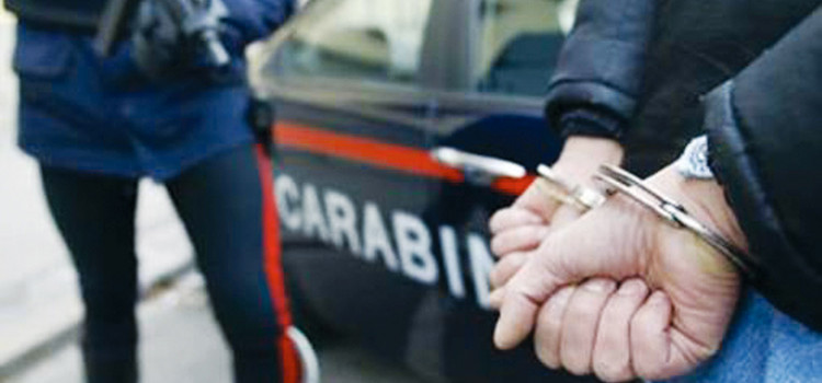 “Progetto Scuole Sicure”. Spacciava all’ingresso della scuola. Arrestato