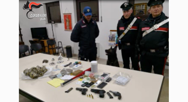 Controlli a S Pietro Piturno: arrestati 3 pusher, sequestrate droga e pistole