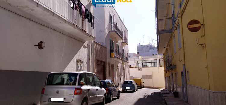 Si fingono tecnici comunali e truffano anziana