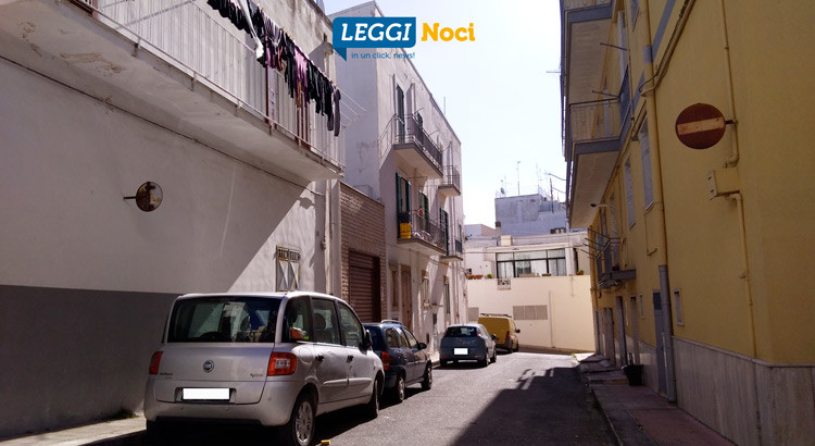 Si fingono tecnici comunali e truffano anziana