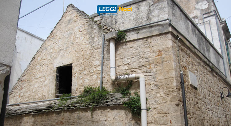 Centro storico in decadimento, case abbandonate e attività costrette a trasferirsi