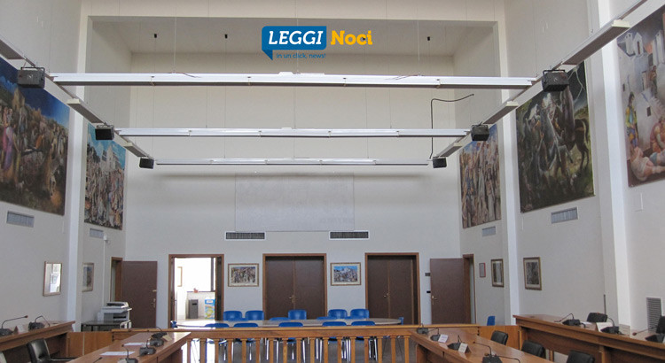 In sala consiliare i quadri di Mimmo Fiorelli In sala consiliare i quadri di Mimmo Fiorelli