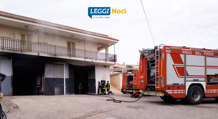 A fuoco ricovero per autobus A fuoco ricovero per autobus