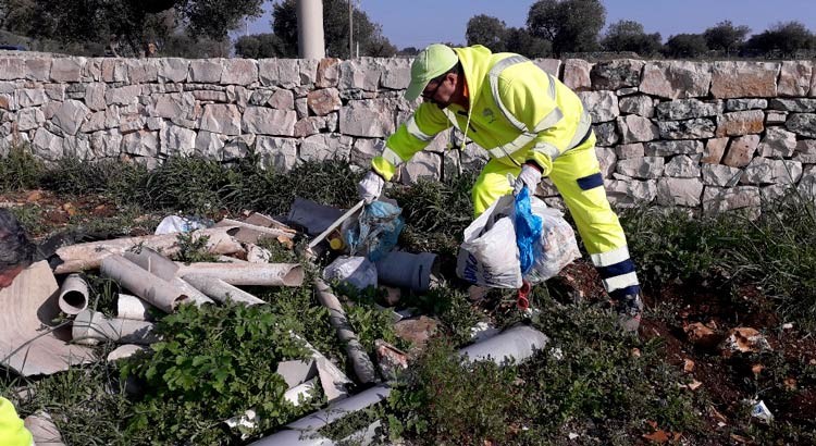 Abbandono illecito di rifiuti, Fusillo: “Sanzioni ai trasgressori”