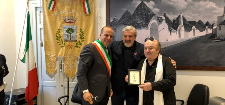 Alberobello, cittadinanza onoraria Banfi: “Da oggi sono diventato AlberobelLINO”