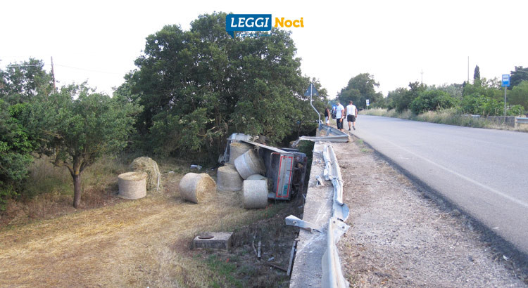 Incidente sulla Noci-Mottola, camion sfonda guard-rail e precipita ribaltandosi