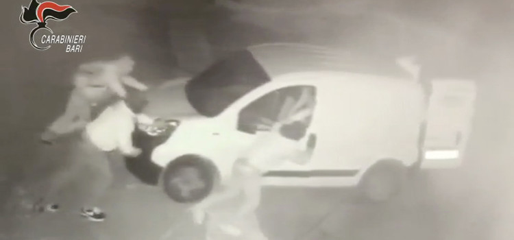 Sgominata banda di ladri di macchine operatrici, 5 misure coercitive