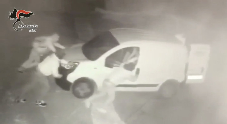 Sgominata banda di ladri di macchine operatrici, 5 misure coercitive