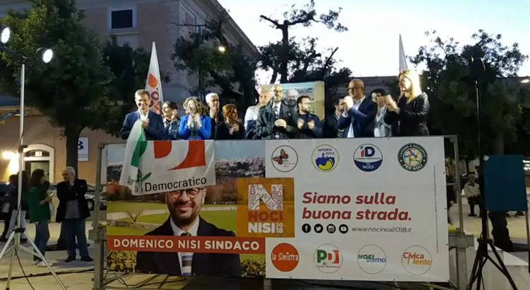 Nisi al comizio di ringraziamento: “una comunità divisa non va da nessuna parte”