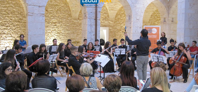 L’OrchEXtra incanta il Chiostro delle Clarisse L’OrchEXtra incanta il Chiostro delle Clarisse