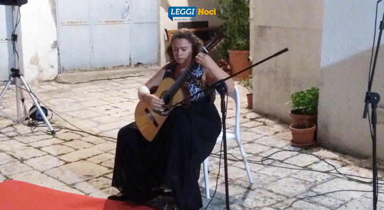 La chitarra romantica di Federica Canta La chitarra romantica di Federica Canta