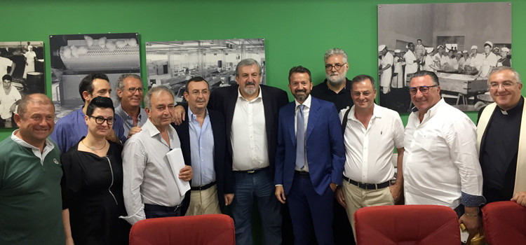 Mozzarella DOP: Emiliano in visita a Gioia del Colle Mozzarella DOP: Emiliano in visita a Gioia del Colle