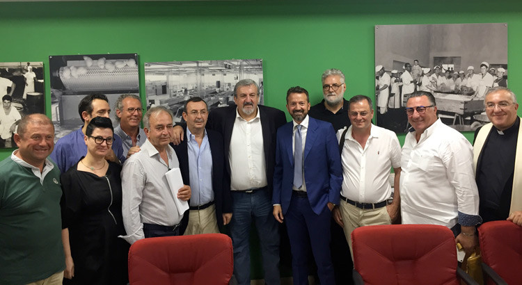 Mozzarella DOP: Emiliano in visita a Gioia del Colle