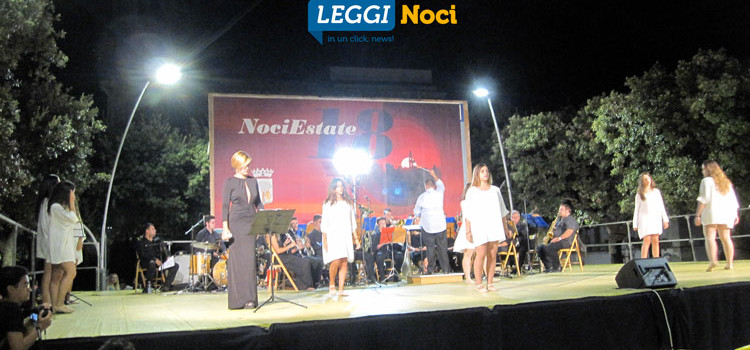 Banda, voce, balletto: insieme è sempre musica