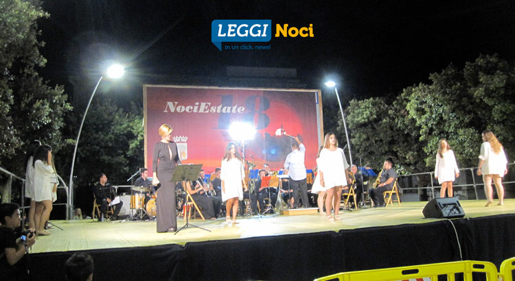 Banda, voce, balletto: insieme è sempre musica