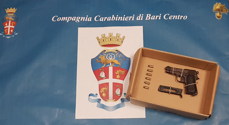 Arrestato 33 enne con una pistola pronta a sparare Arrestato 33 enne con una pistola pronta a sparare