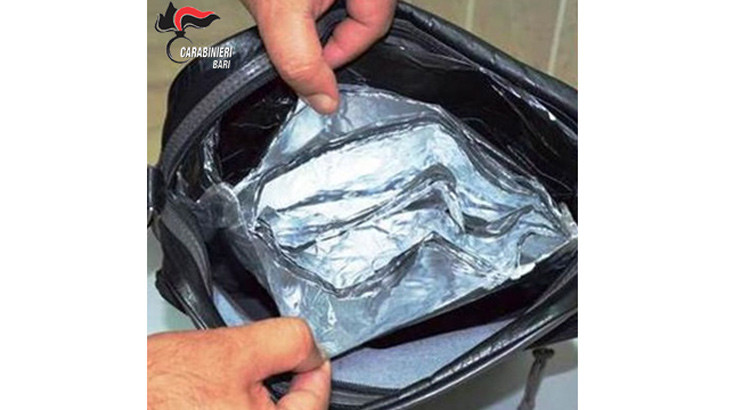 Furto al centro commerciale, arrestato giovane Georgiano Furto al centro commerciale, arrestato giovane Georgiano