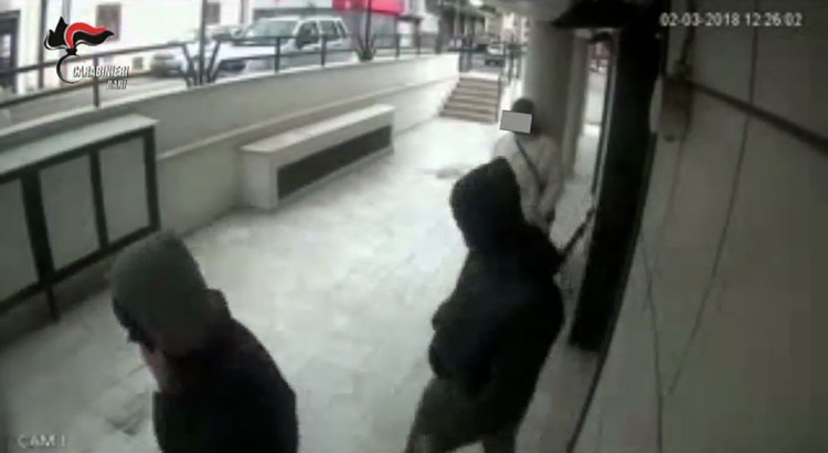 Rapinò supermercato assieme ad un complice, arrestato