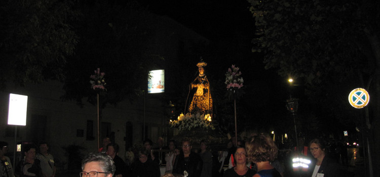 In processione per la Madonna Addolorata In processione per la Madonna Addolorata