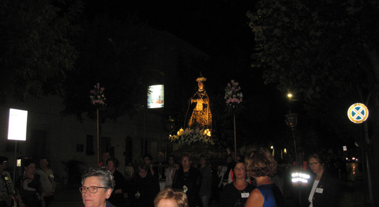 In processione per la Madonna Addolorata In processione per la Madonna Addolorata