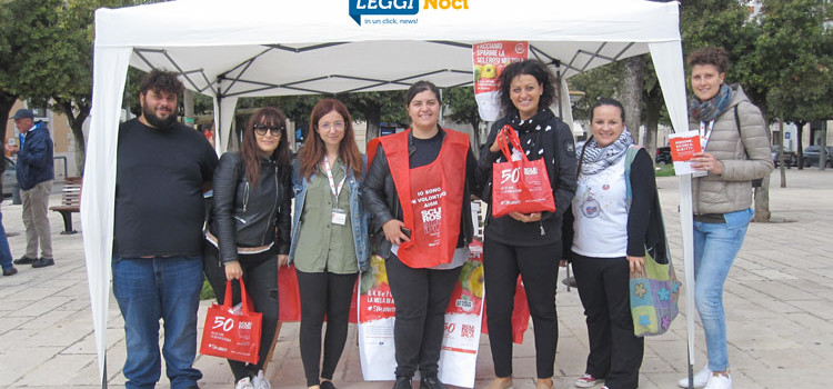 Noci solidale, a ruba le mele AISM